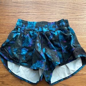 Lululemon Hottie Hot Shorts 2.5”